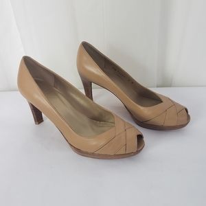 Stuart Weitzman beige tan neutral peep toe pump stacked heel size 8